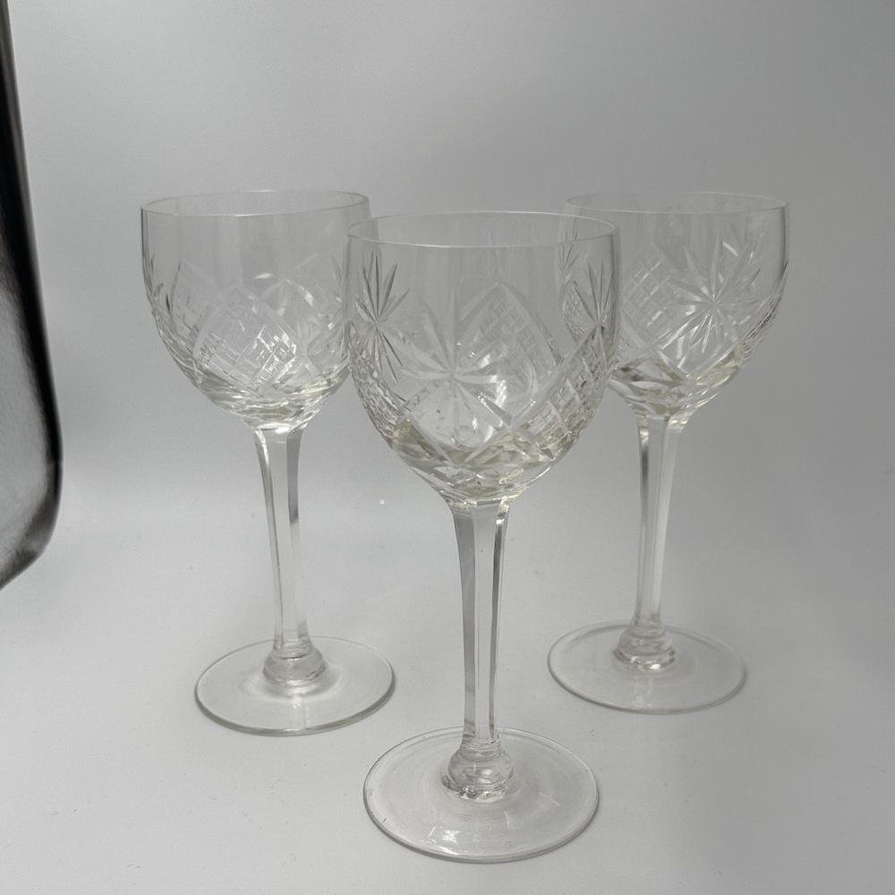Elegant Crystal Wine Glass Set